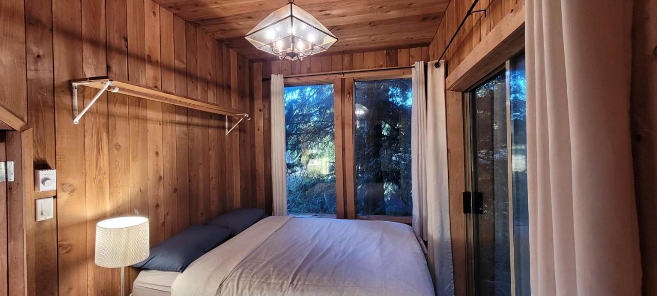 Ocean Views & Sunset Beach Cabin With Soaker Tub & Fire Pit Villa Powell River Dış mekan fotoğraf
